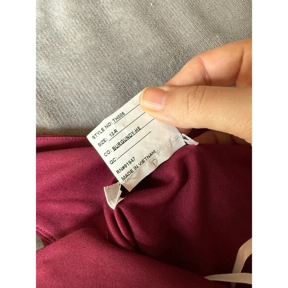 NWT THREAD Bridesmaid Ines Chiffon Sleeveless Gown
Burgundy Dessy Size 12 R - Picture 9 of 12